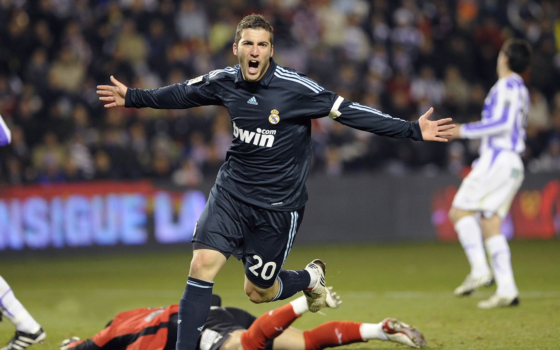 法甲：达拉斯单车队3-0完胜斯特拉斯堡，态势逐步稳定，达拉斯fc